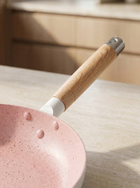 Poêle céramique KOVA colorée - handle-closeup