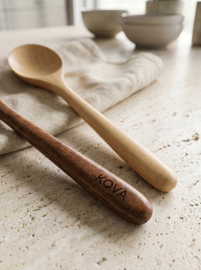 Set cuillères KOVA bois naturel - handle-closeup